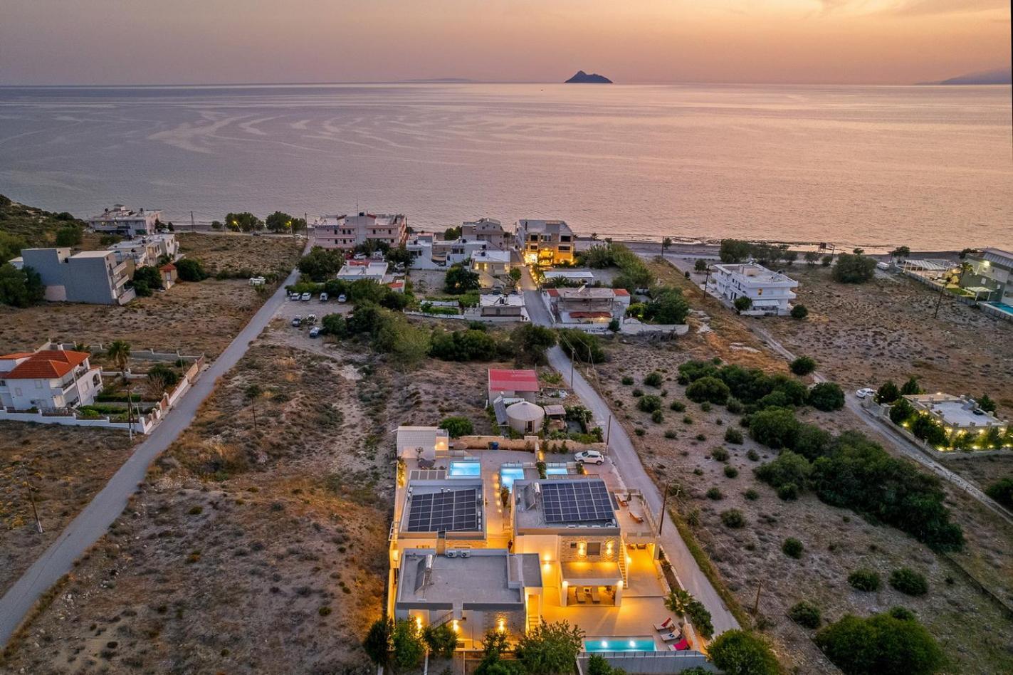 Ammokrinos Luxury Homes,150M From The Beach คาลามากิ ภายนอก รูปภาพ